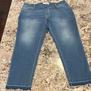 Cropped Women's Jeans in Medium Blue Wash - Stretch Ankle Crop